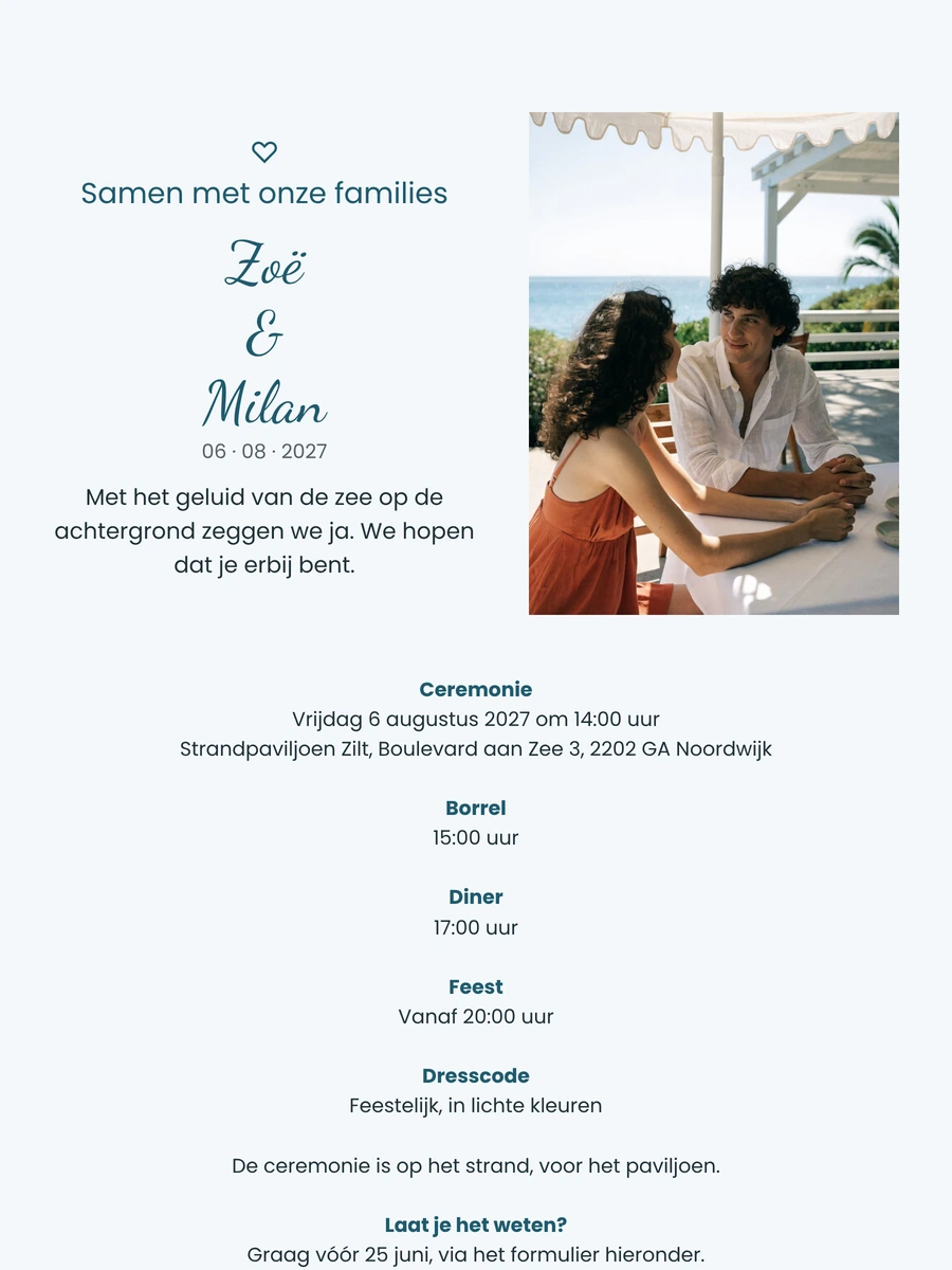 IJsblauwe trouwkaart met foto bij het strandpaviljoen